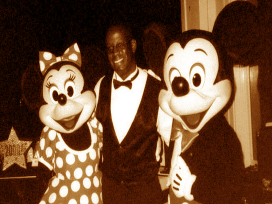 Walt Disney Mickey, Minnie, & DJ Carl©