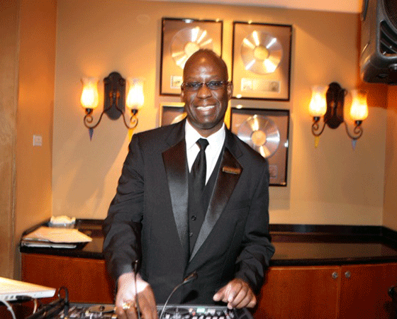 DJ Carl© is a Party Songs Music Mix DJ