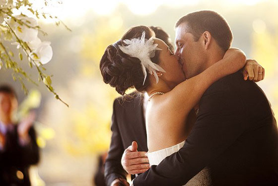 Jennifer Hsiung kisses David Shoemaker at their Tampa wedding